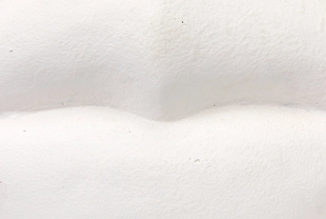 Noir Lips, White Fiber Cement DECOR 4 Noir Lips, White Fiber Cement DECOR