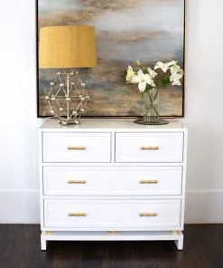 BEDROOM Worlds Away Four Dwr Chest W. Gold Lf Hdwr In White Lacquer