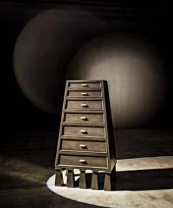 Noir Claire Tallboy, Pale