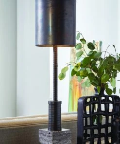 DECOR Wildwood Xavier Urn (Sm)